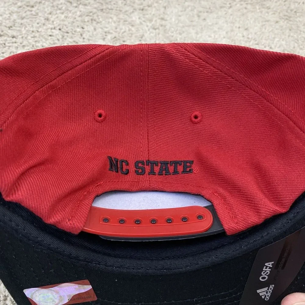 NC State Wolfpack Hat Red Black Abstract Flat Bill SnapBack Team Patch Logo‎ NWT